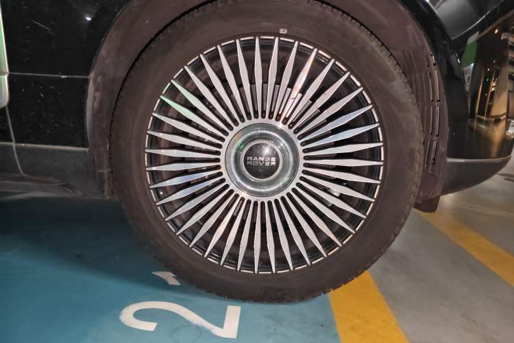 Used Land Rover Range 2020 3.0 L6 Long-Wheelbase Legacy Right Front Wheel Hub