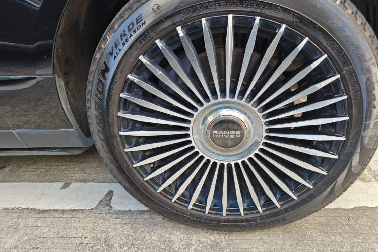 Used Land Rover Range 2020 3.0 L6 Long-Wheelbase Legacy Right Front Wheel Hub