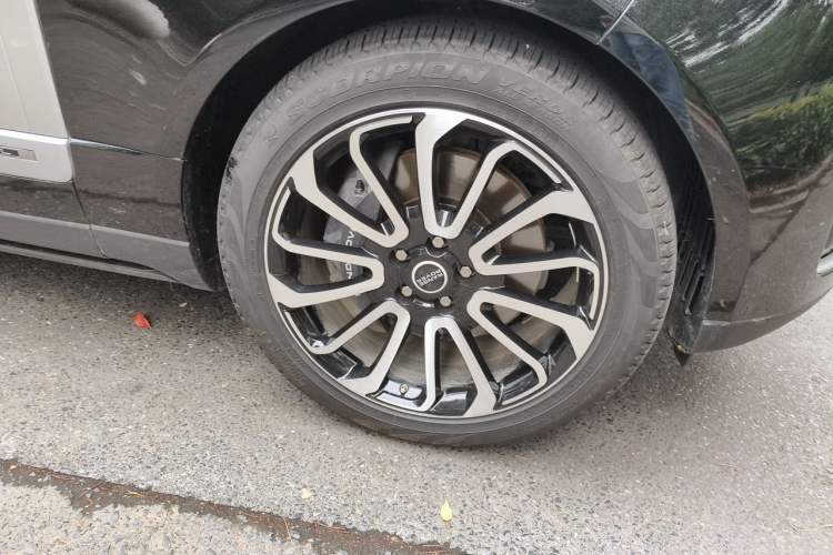 Used Land Rover Range 2020 3.0 L6 Long-Wheelbase Legacy Right Front Wheel Hub