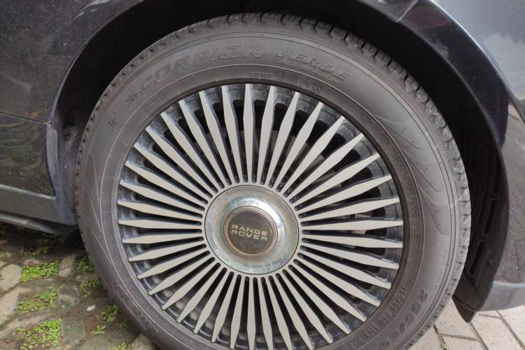 Used Land Rover Range 2020 3.0 L6 Legacy Edition Right Front Wheel Hub