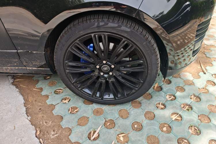 Used Land Rover Range 2020 3.0 L6 Grand Edition Right Front Wheel Hub