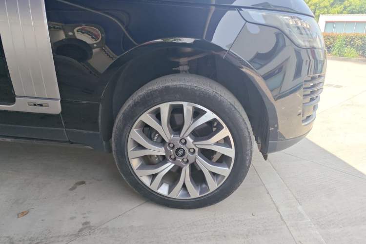 Used Land Rover Range 2020 3.0 L6 Long-Wheelbase Legacy Right Front Wheel Hub