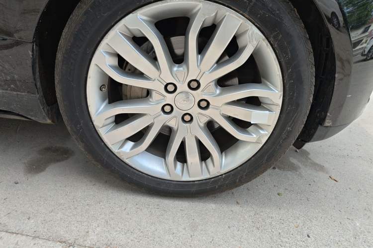 Used Land Rover Range 2020 3.0 L6 Grand Edition Right Front Wheel Hub