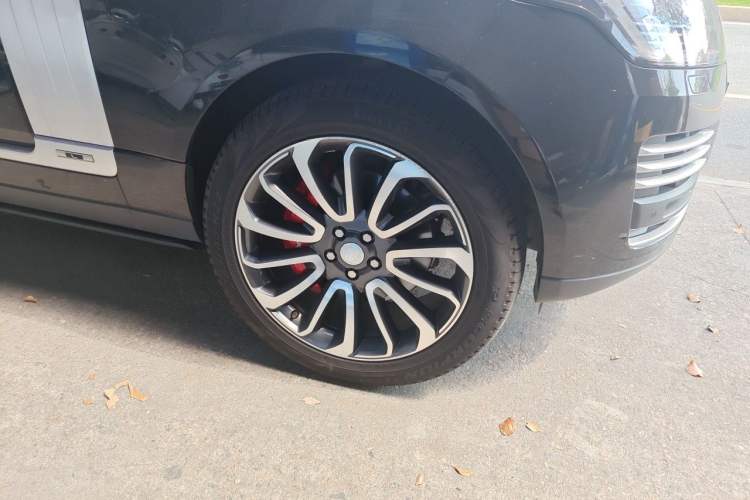 Used Land Rover Range 2020 3.0 L6 Long-Wheelbase Legacy Right Front Wheel Hub