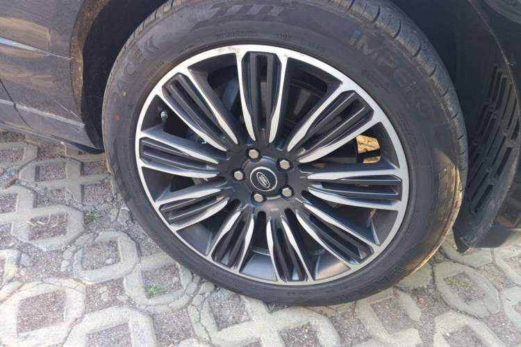 Used Land Rover Range  Right Front Wheel Hub