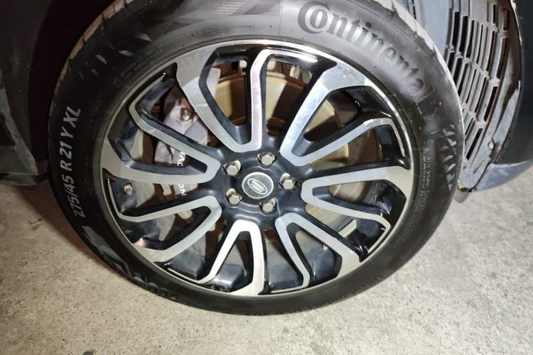 Used Land Rover Range 2020 3.0 L6 Long-Wheelbase Legacy Right Front Wheel Hub