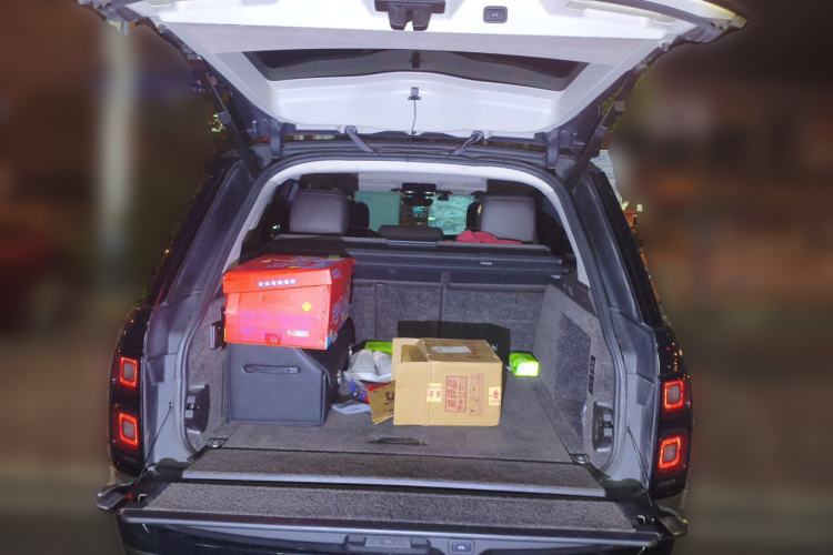 Used Land Rover Range 2020 3.0 L6 Long-Wheelbase Legacy Trunk