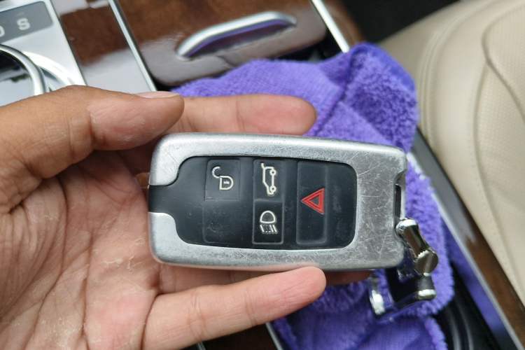 Used Land Rover Range 2020 3.0 L6 Long-Wheelbase Legacy Vehicle Key