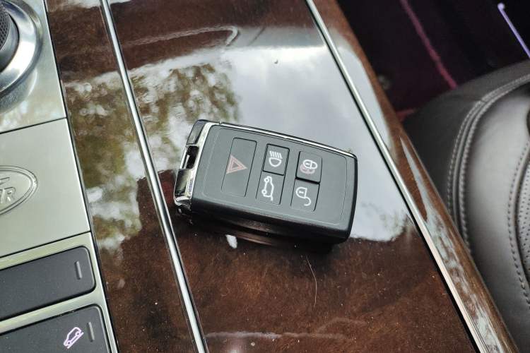 Used Land Rover Range 2020 3.0 L6 Long-Wheelbase Legacy Vehicle Key
