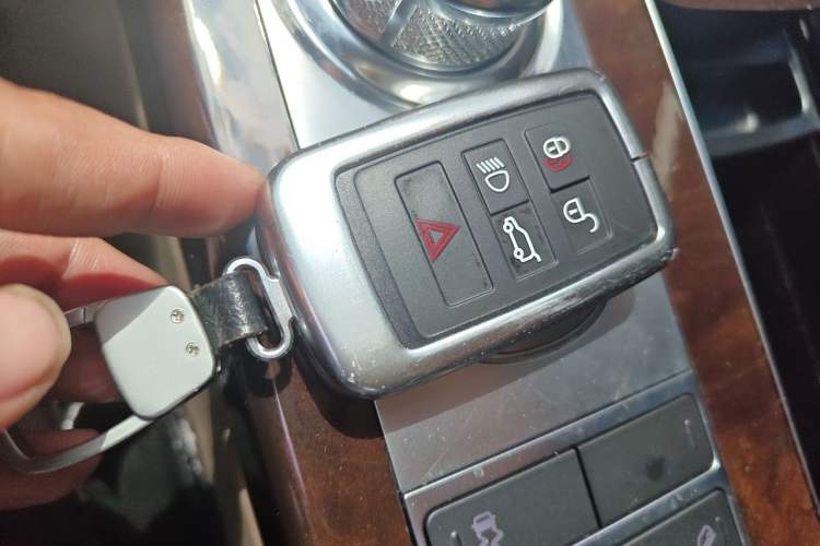 Used Land Rover Range 2020 3.0 L6 Long-Wheelbase Legacy Vehicle Key