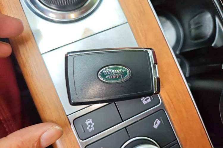 Used Land Rover Range 2020 3.0 L6 Prestige Extended-Length Version Vehicle Key