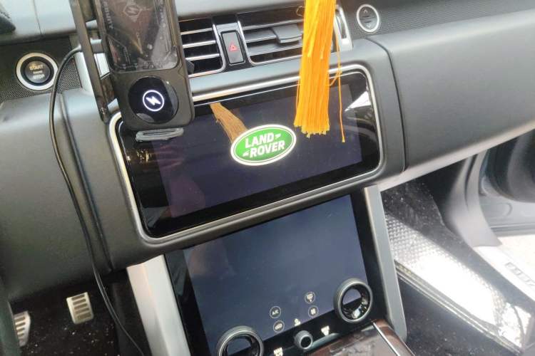 Used Land Rover Range 2020 3.0 L6 Long-Wheelbase Legacy Audio And AC Panel