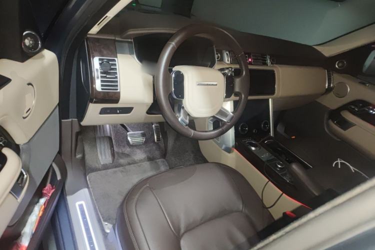Used Land Rover Range 2020 3.0 L6 Long-Wheelbase Legacy Center Console