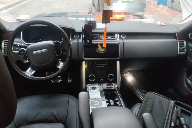 Used Land Rover Range 2020 3.0 L6 Long-Wheelbase Legacy Center Console