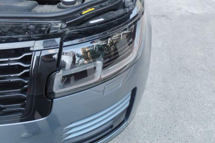 Used Land Rover Range 2020 3.0 L6 Long-Wheelbase Legacy Engine Bay Left