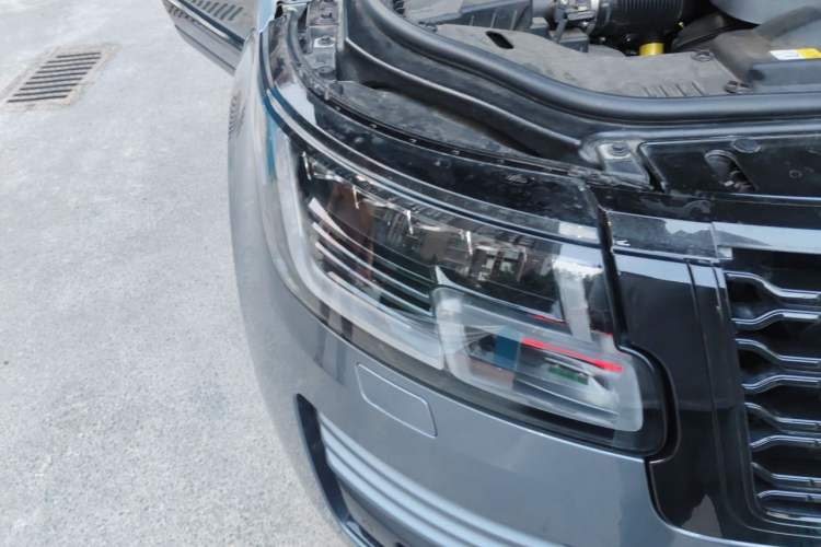 Used Land Rover Range 2020 3.0 L6 Long-Wheelbase Legacy Engine Bay Right