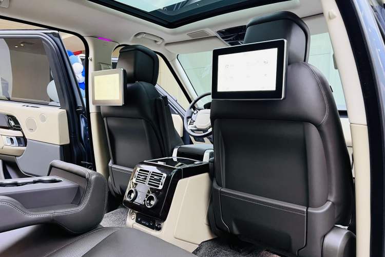 Used Land Rover Range 2020 3.0 L6 Long-Wheelbase Legacy Interior 4