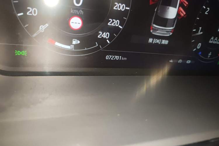 Used Land Rover Range 2020 3.0 L6 Long-Wheelbase Legacy Odometer Close Up