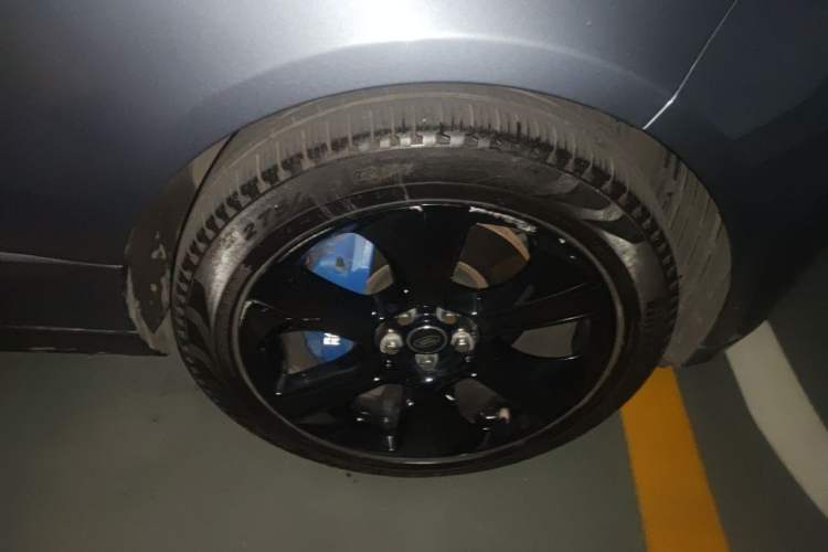Used Land Rover Range 2020 3.0 L6 Long-Wheelbase Legacy Right Front Wheel Hub