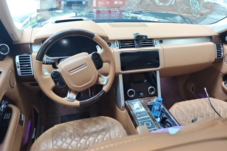 Used Land Rover Range 2020 5.0 SC V8 SVA Summit Edition Extended Version Center Console