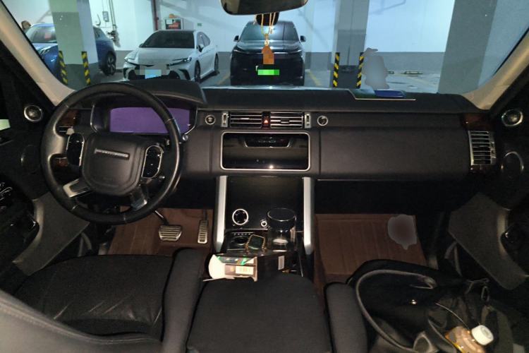 Used Land Rover Range 2020 3.0 L6 Long-Wheelbase Legacy Center Console