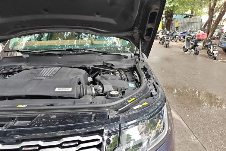 Used Land Rover Range 2020 5.0 SC V8 SVA Summit Edition Extended Version Engine Bay Left