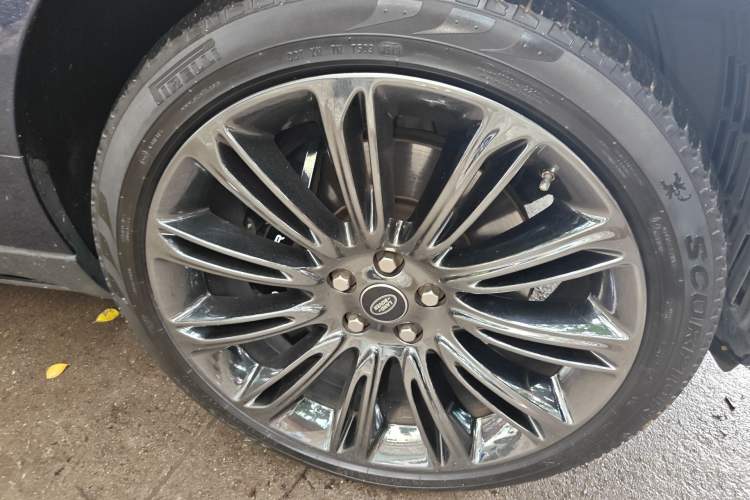 Used Land Rover Range 2020 5.0 SC V8 SVA Summit Edition Extended Version Right Front Wheel Hub