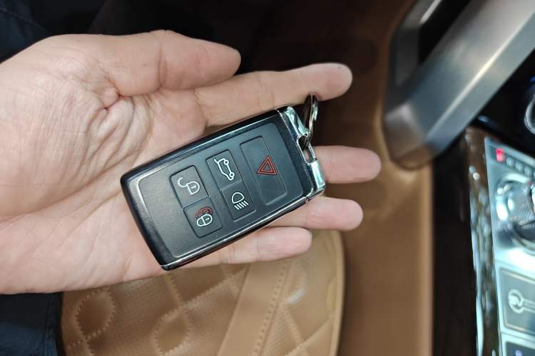 Used Land Rover Range 2020 5.0 SC V8 SVA Summit Edition Extended Version Vehicle Key