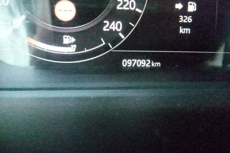 Used Land Rover Range 2020 3.0 L6 Long-Wheelbase Legacy Odometer Close Up