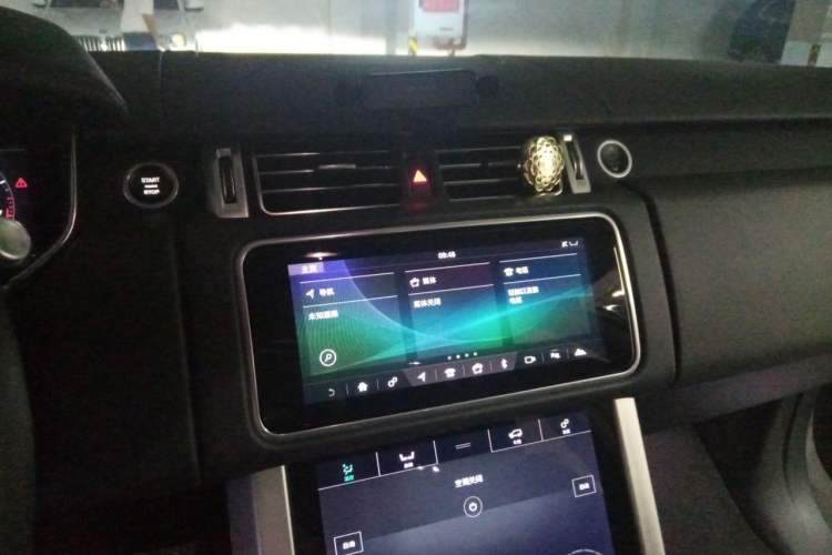 Used Land Rover Range 2020 3.0 L6 Long-Wheelbase Legacy Audio And AC Panel