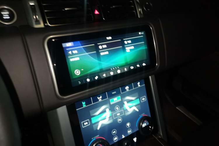 Used Land Rover Range 2020 3.0 L6 Legacy Edition Audio And AC Panel