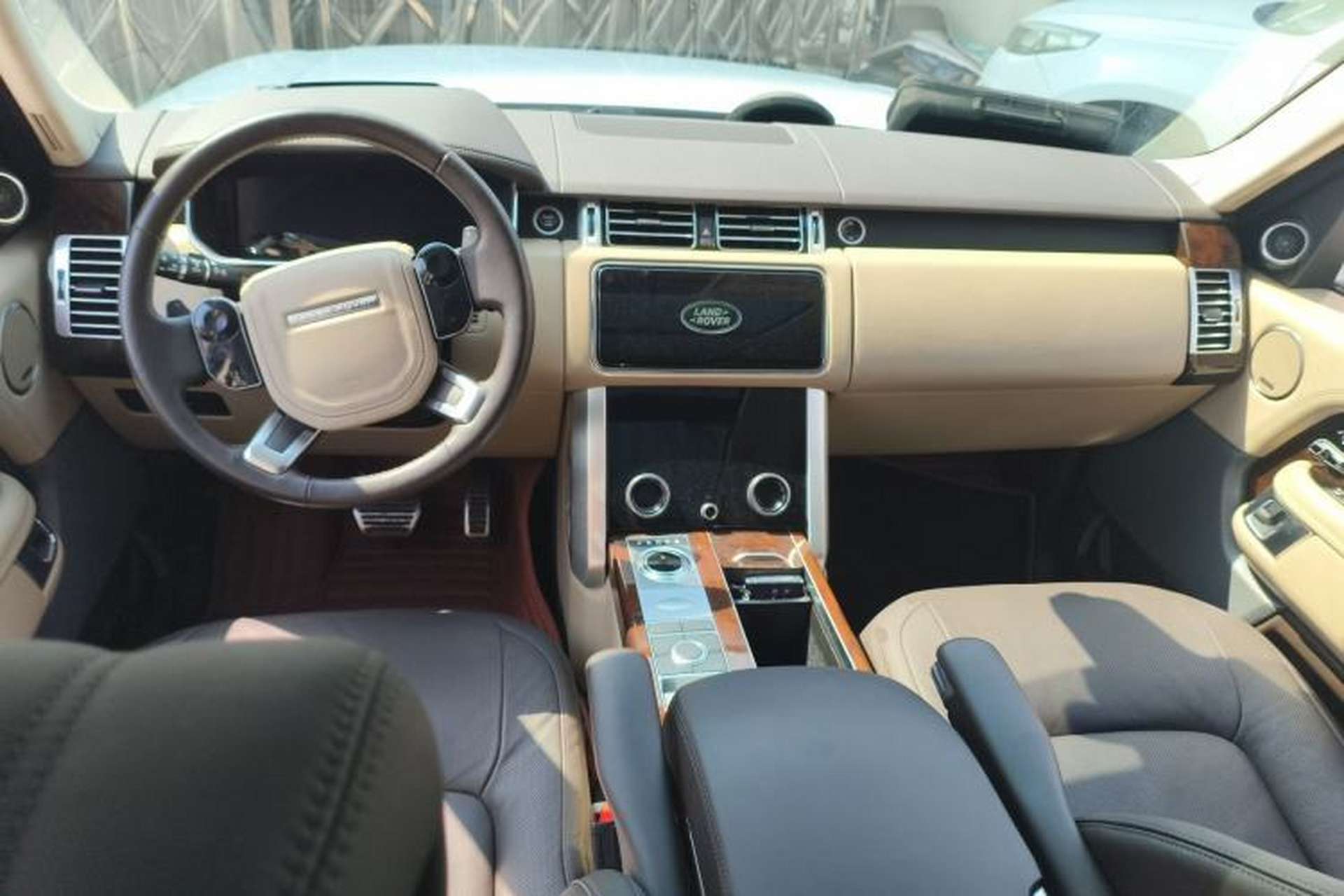 Used Land Rover Range 2020 3.0 L6 Long-Wheelbase Legacy Center Console