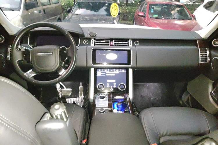 Used Land Rover Range 2020 3.0 L6 Long-Wheelbase Legacy Center Console