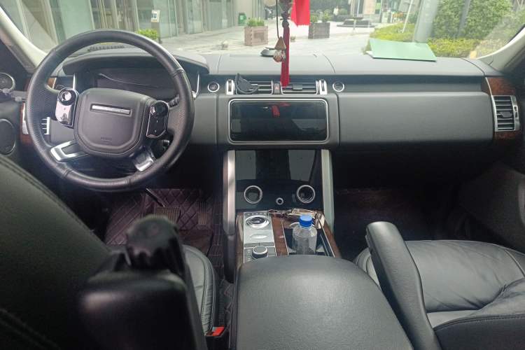 Used Land Rover Range 2020 3.0 L6 Grand Edition Center Console