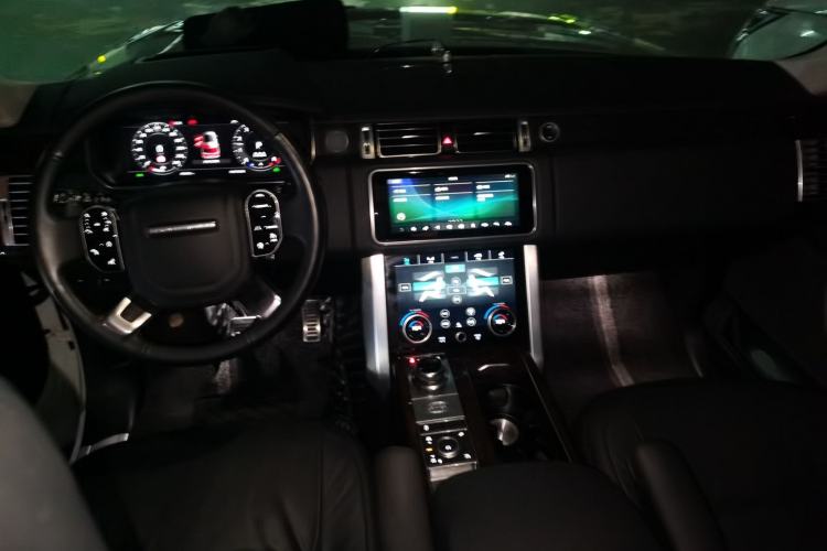 Used Land Rover Range 2020 3.0 L6 Legacy Edition Center Console
