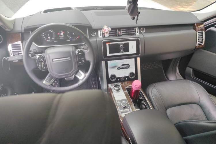 Used Land Rover Range 2020 3.0 L6 Legacy Edition Center Console