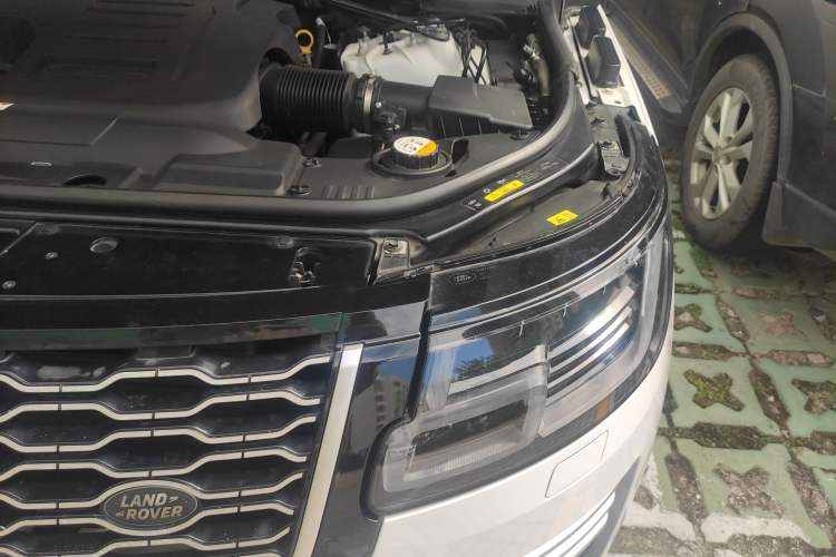 Used Land Rover Range 2020 3.0 L6 Prestige Extended-Length Version Engine Bay Left