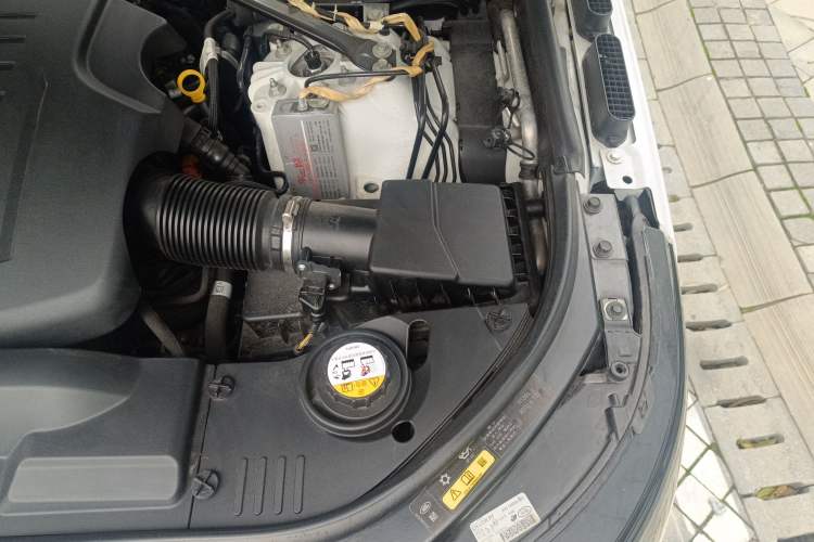 Used Land Rover Range 2020 3.0 L6 Grand Edition Engine Bay Left