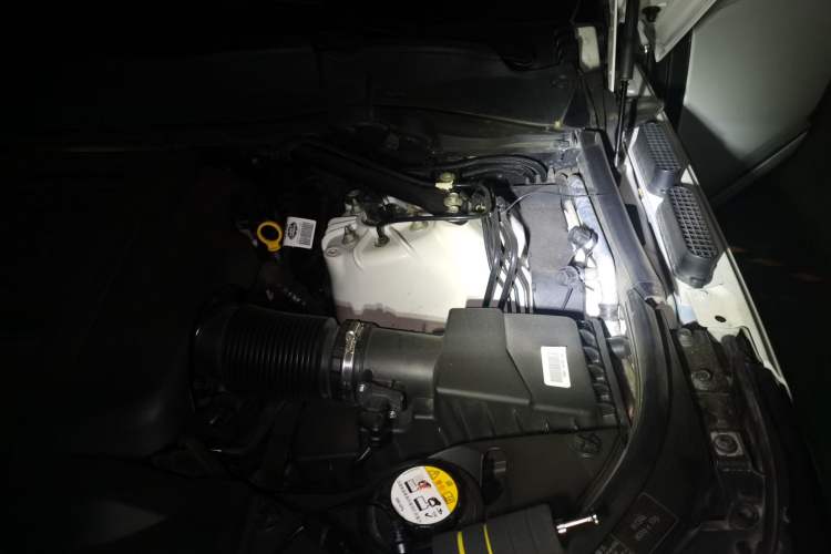 Used Land Rover Range 2020 3.0 L6 Legacy Edition Engine Bay Left