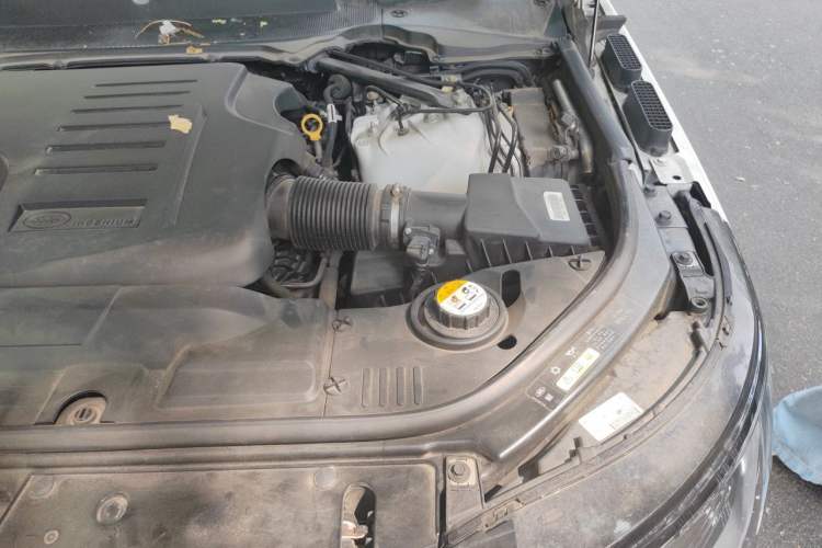 Used Land Rover Range 2020 3.0 L6 Legacy Edition Engine Bay Left