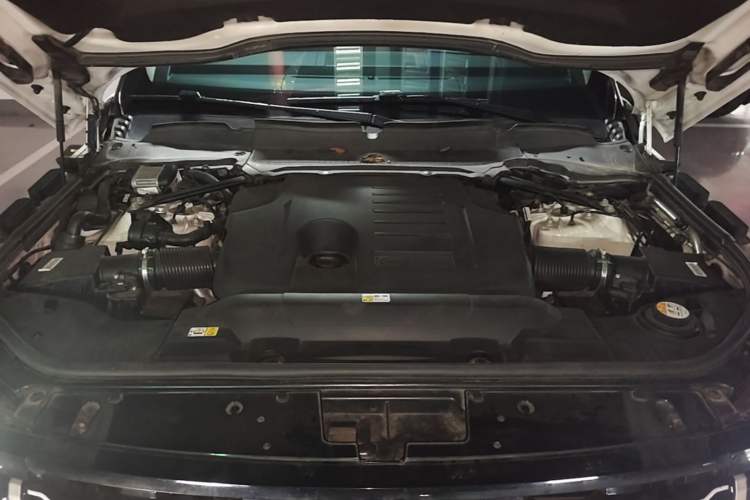 Used Land Rover Range 2020 3.0 L6 Grand Edition Engine Bay
