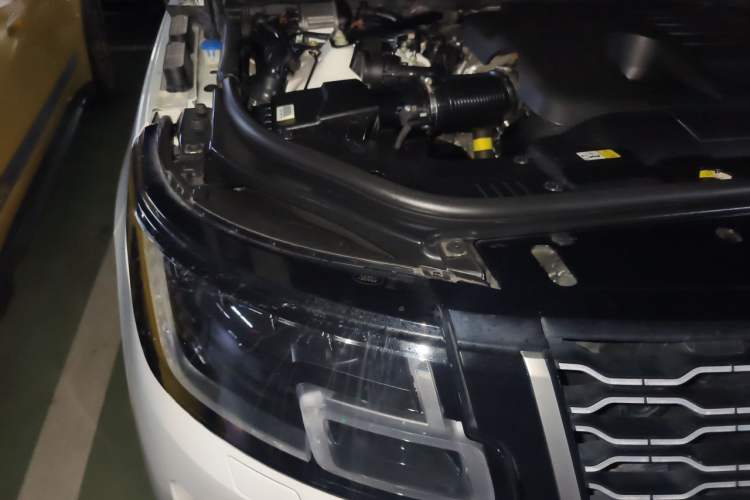 Used Land Rover Range 2020 3.0 L6 Long-Wheelbase Legacy Engine Bay Right