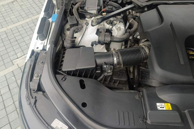 Used Land Rover Range 2020 3.0 L6 Grand Edition Engine Bay Right