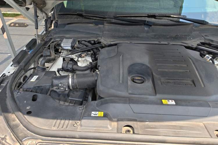 Used Land Rover Range 2020 3.0 L6 Long-Wheelbase Legacy Engine Bay Right