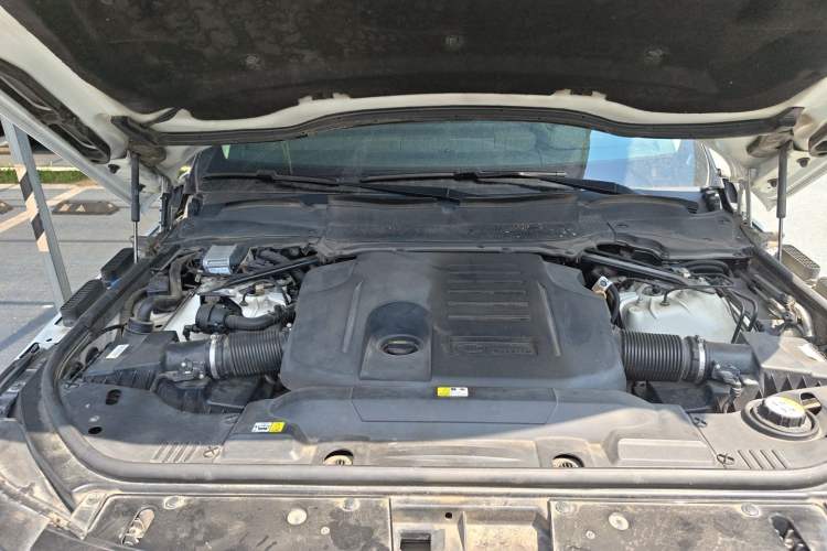 Used Land Rover Range 2020 3.0 L6 Long-Wheelbase Legacy Engine Bay