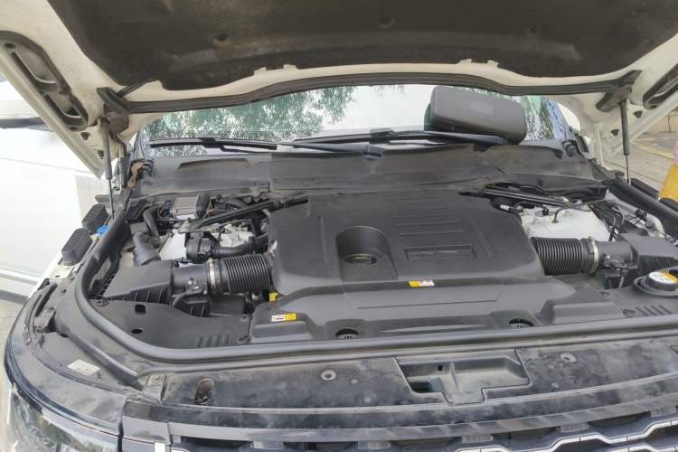 Used Land Rover Range 2020 3.0 L6 Long-Wheelbase Legacy Engine Bay
