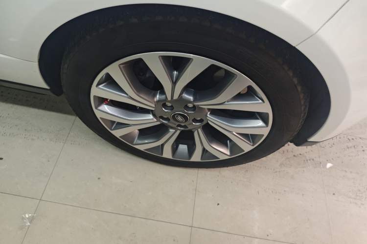 Used Land Rover Range 2020 3.0 L6 Long-Wheelbase Legacy Exterior 7