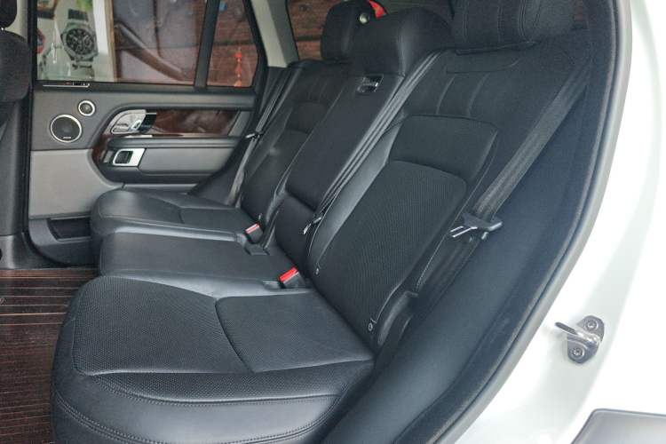 Used Land Rover Range 2020 3.0 L6 Legacy Edition Interior 1