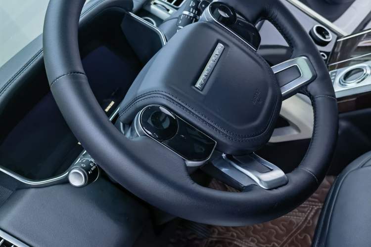 Used Land Rover Range 2020 3.0 L6 Grand Edition Interior 10