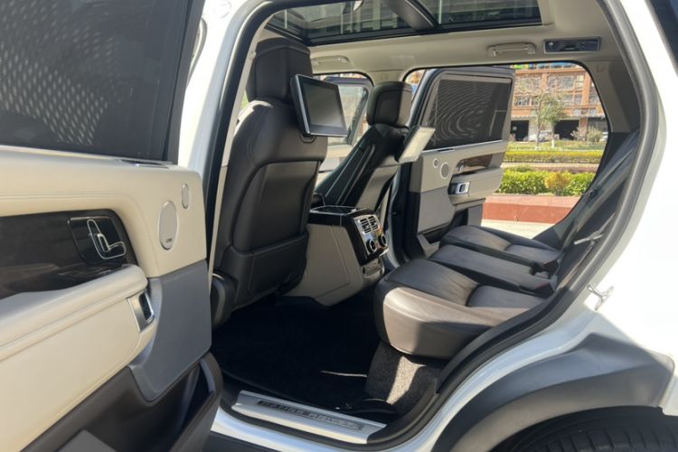 Used Land Rover Range 2020 3.0 L6 Long-Wheelbase Legacy Interior 2